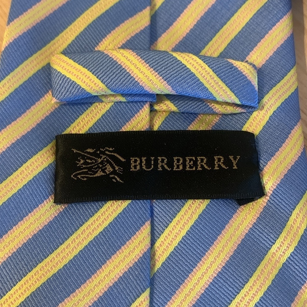 Burberry Hand Made Silk Tie - Picture 6 of 9